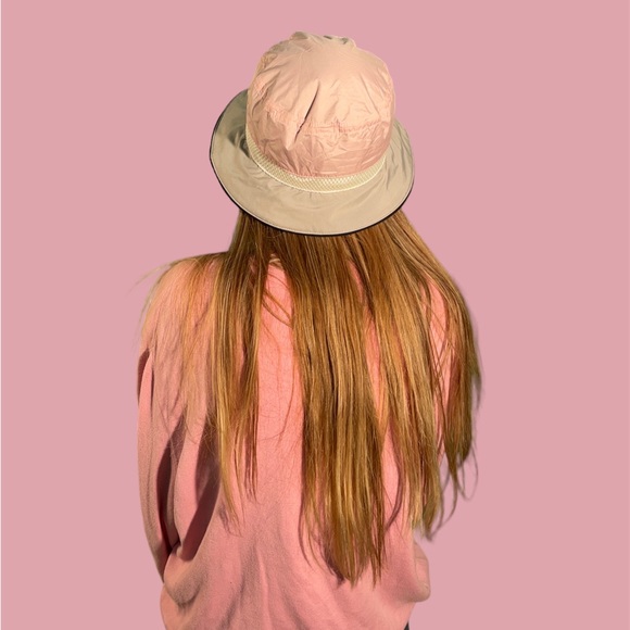 prada bucket hat - Picture 3 of 4